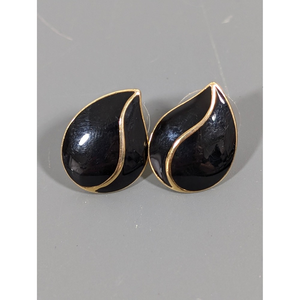 Trifari Gold Tone Black Teardrop Stud‎ Earrings Signed Designer Style